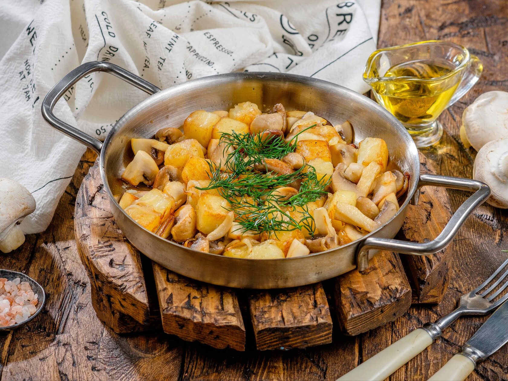 Картофель, жареный с грибами